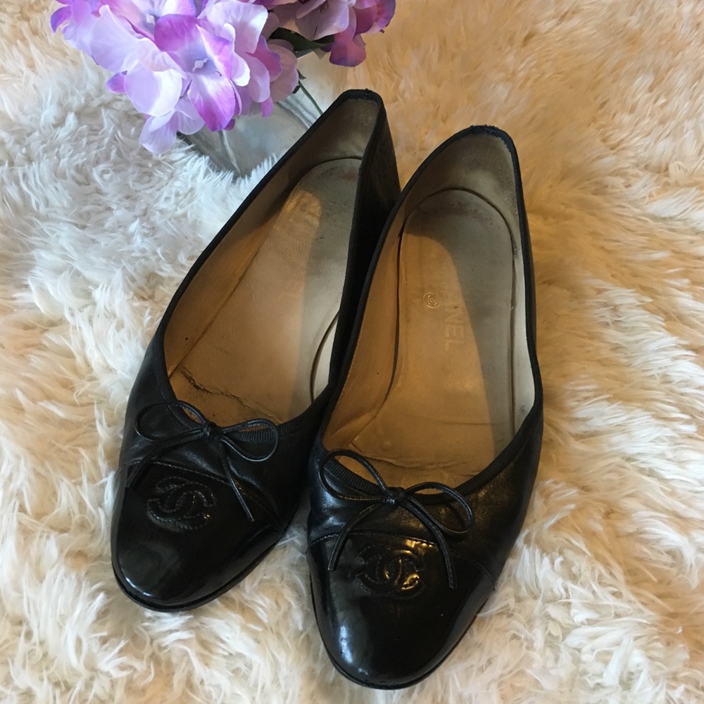 CHANEL Black Leather Slip On Ballet Flats with CC Logo Size 41 includes Box